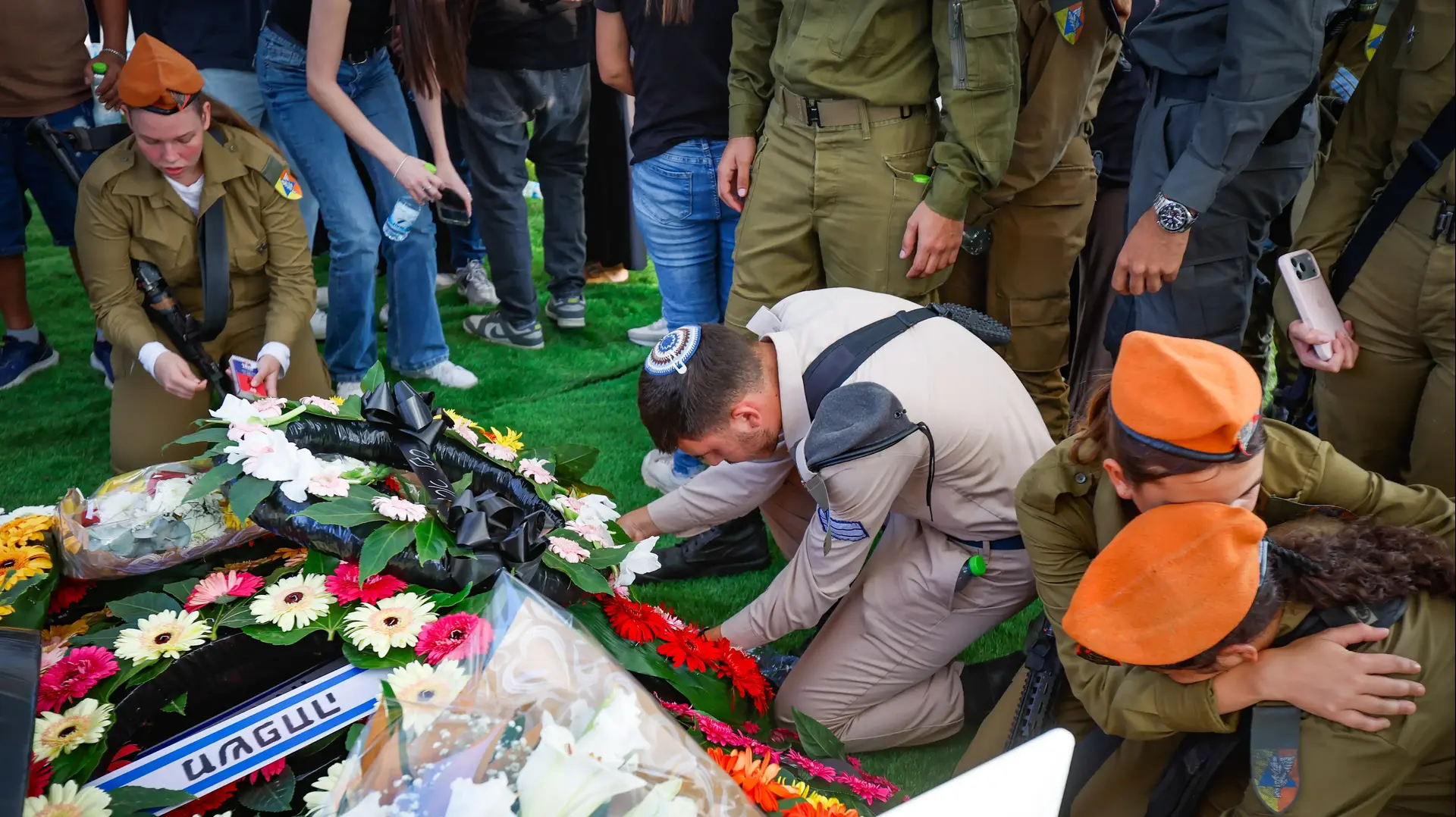הלוויה של סמל יובל שי סוילם, בית העלמין נווה הדר, הוד השרון, 25 באוקטובר 2026 הלוויה של סמל יובל שי סוילם, בית העלמין נווה הדר, הוד השרון, 25 באוקטובר 2026