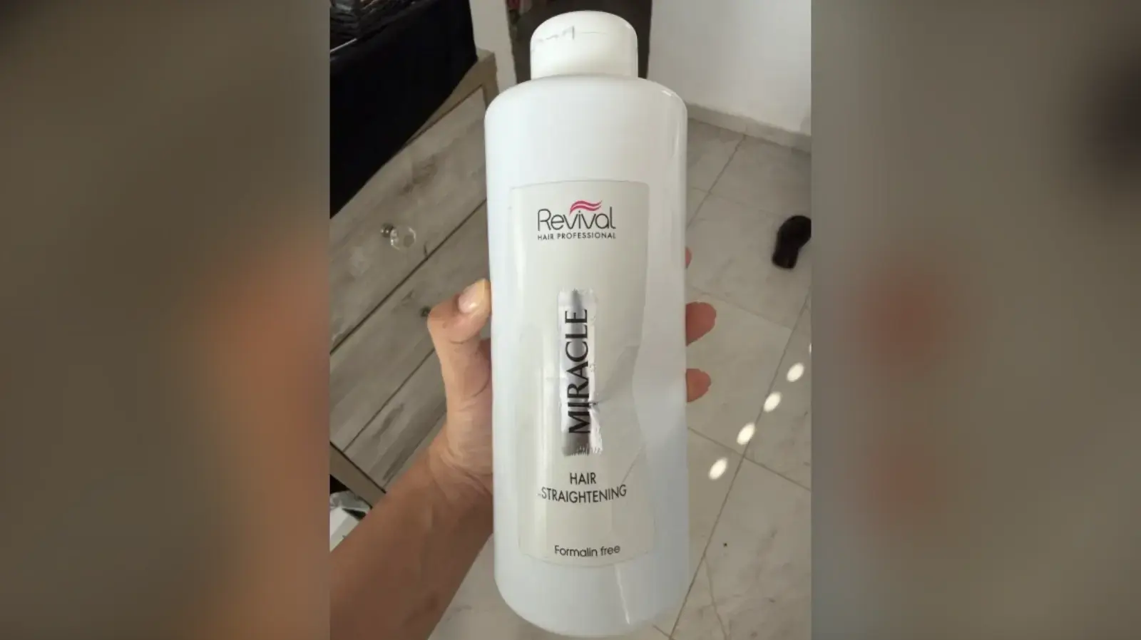 המוצר להחלקת שיער ״Revival Miracle״ המוצר להחלקת שיער ״Revival Miracle״