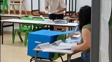 קלפיות, בית ספר עוזי חיטמן פתח תקווה , 27 באוקטובר 2026