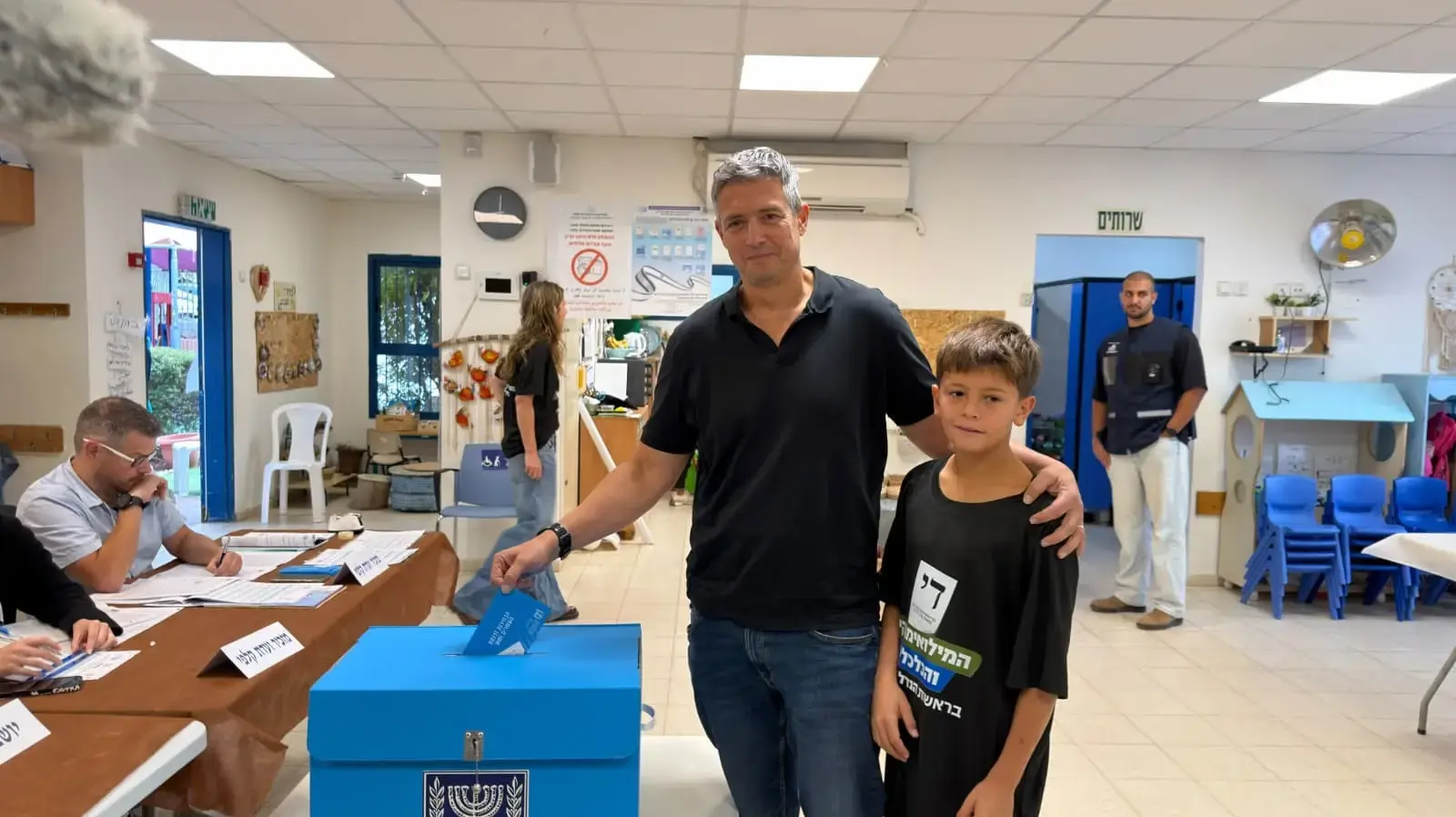 יועז הנדל מצביע, 27 באוקטובר 2026 יועז הנדל מצביע, 27 באוקטובר 2026