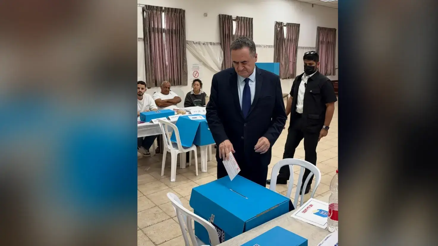 שר הביטחון ישראל כ"ץ מצביע במושב ינון, 27 באוקטובר 2026 שר הביטחון ישראל כ"ץ מצביע במושב ינון, 27 באוקטובר 2026