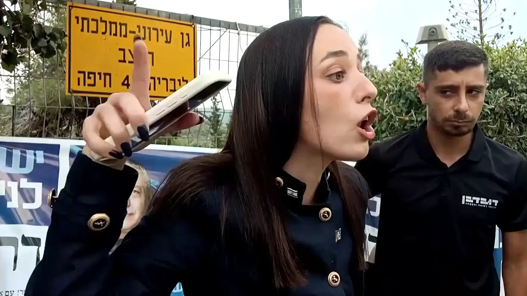 כתבת ערוץ 14 פרצה בבכי בקלפי בחיפה וטוענת שהותקפה והוטרדה: ״לא רוצים את ערוץ 14 פה״
כתבת ערוץ 14 פרצה בבכי בקלפי בחיפה וטוענת שהותקפה והוטרדה: ״לא רוצים את ערוץ 14 פה״