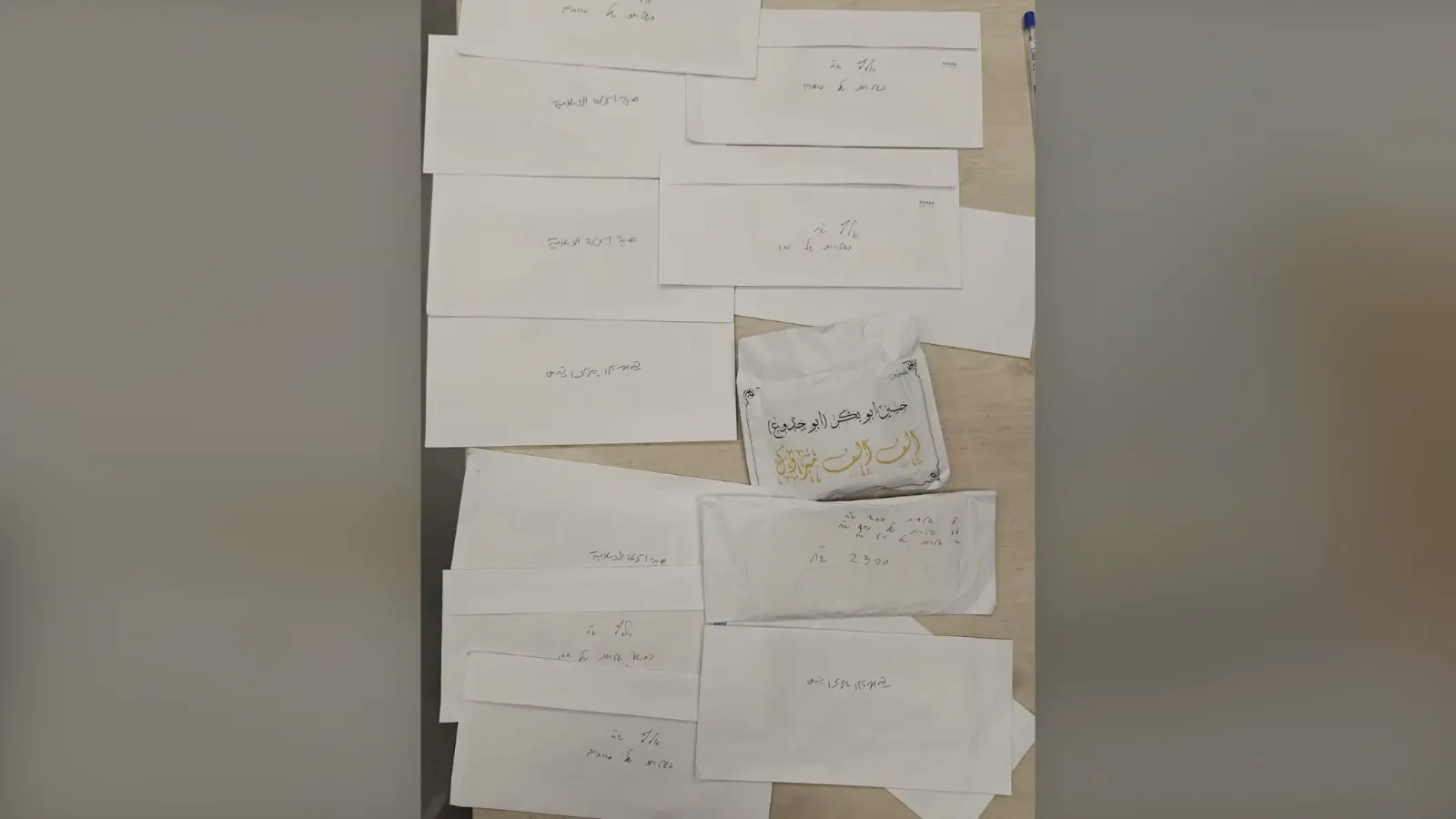 המעטפות עם הכסף שנתפסו בפזורה המעטפות עם הכסף שנתפסו בפזורה