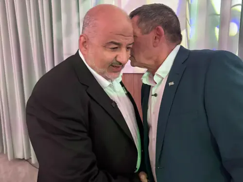 איזנקוט חגג מוקדם, ועבאס חשף: "קיבלתי טלפונים מהימין"