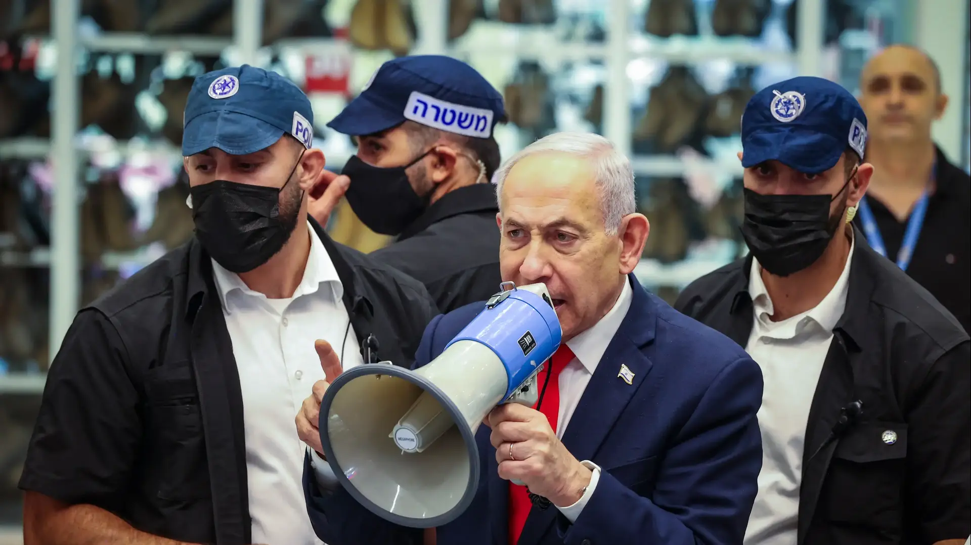 בנימין נתניהו ורעייתו שרה, בית שמש, 27 באוקטובר 2026 בנימין נתניהו ורעייתו שרה, בית שמש, 27 באוקטובר 2026