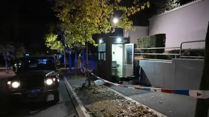  תוקף חמוש בסכינים נהרג לאחר שתקף איש אבטחה מול שגרירות ישראל בבלגרד