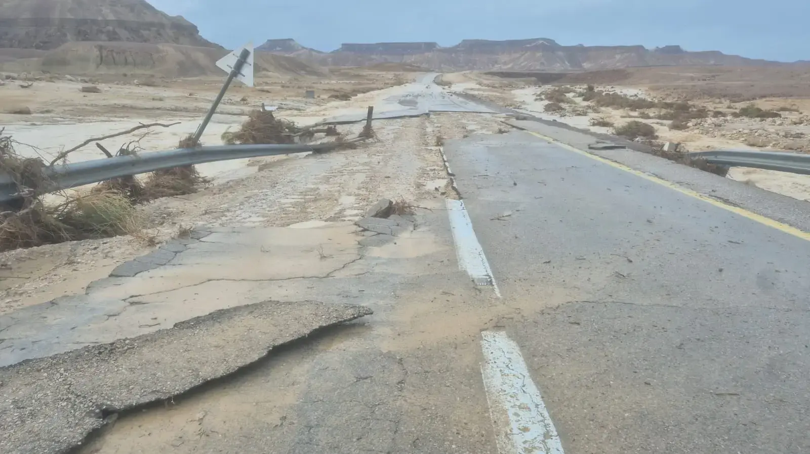 הכביש שקרס בעקבות הגשמים הלילה