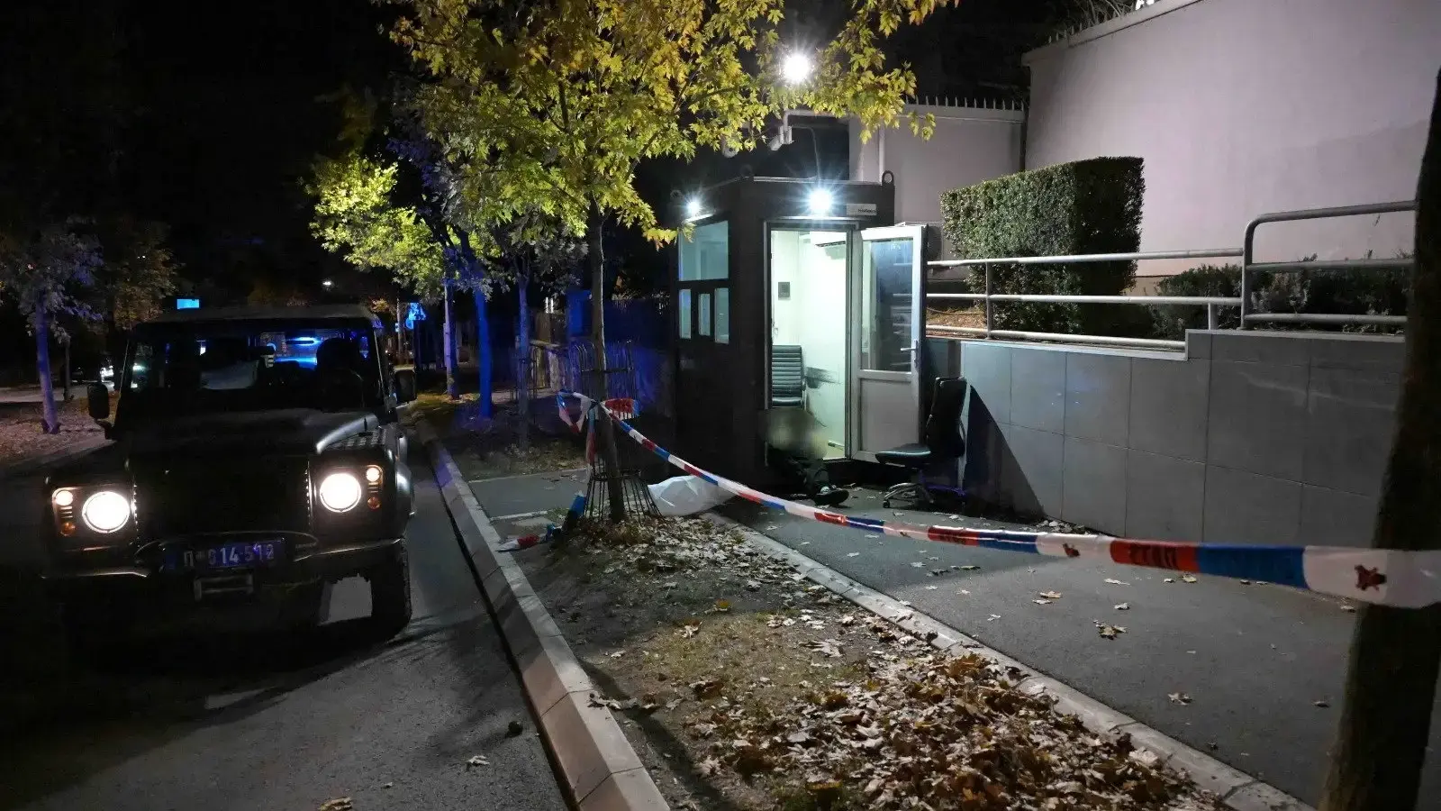 שוטר הרג תוקף חמוש בסכין מחוץ לשגרירות ישראל בסרביה שוטר הרג תוקף חמוש בסכין מחוץ לשגרירות ישראל בסרביה