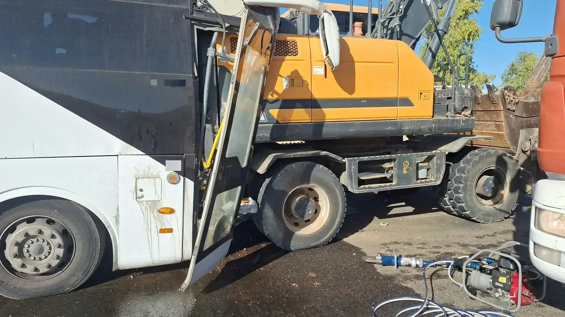 תאונה בין טרקטור לאוטובוס סמוך לשיבולים