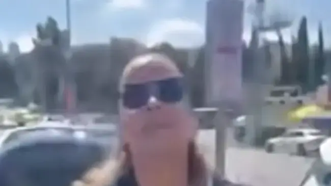 פקחית בחיפה תוקפת מילולית צעיר ערבי פקחית בחיפה תוקפת מילולית צעיר ערבי