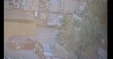 לאור יום באילת: השליכו בקבוק, ריססו בגז פלפל - ושדדו אלפי שקלים | תיעוד