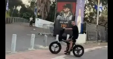 ריססו עובד זר בגז פלפל ונמלטו על קורקינט - חודשיים אחרי, הנערים נעצרו | תיעוד