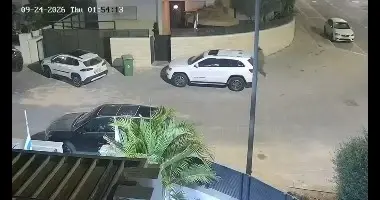 גנבו את הרכב - ואיתו חליפות חתן של בעל הרכב | צפו בתיעוד