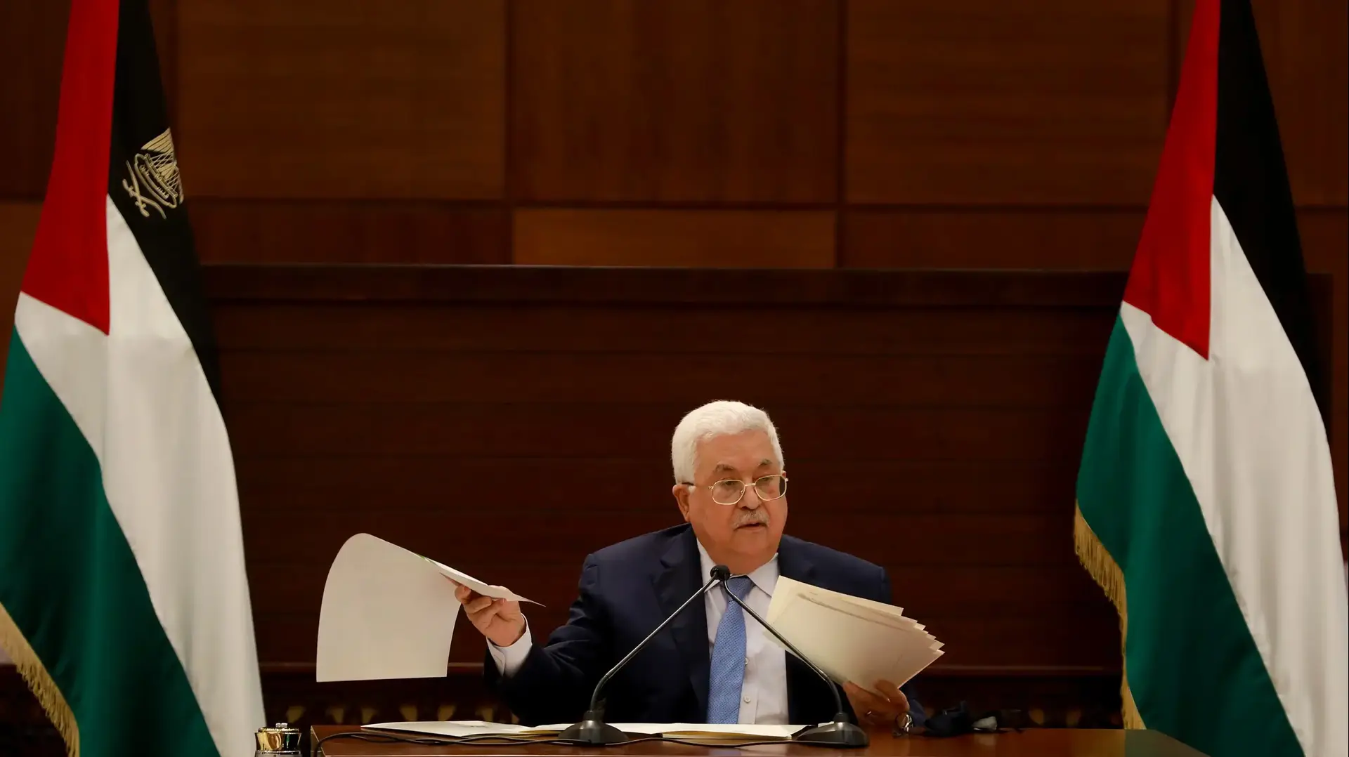 נשיא הרשות הפלסטינית מחמוד עבאס נואם במהלך פגישה של ההנהגה הפלסטינית בעיר רמאללה שבגדה המערבית, 3 בספטמבר 2020. נשיא הרשות הפלסטינית מחמוד עבאס נואם במהלך פגישה של ההנהגה הפלסטינית בעיר רמאללה שבגדה המערבית, 3 בספטמבר 2020.