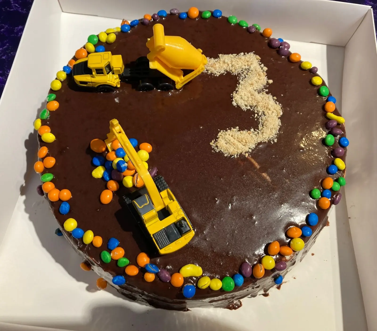עוגות יום הולדת שנאפו לילדי הקיבוץ שפונו מבתיהם, כחלק ממיזם שנועד להחזיר להם מעט מהבית והשגרה שאבדו עוגות יום הולדת שנאפו לילדי הקיבוץ שפונו מבתיהם, כחלק ממיזם שנועד להחזיר להם מעט מהבית והשגרה שאבדו