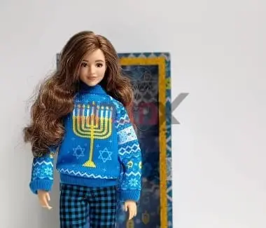 בובת בארבי הרשמית הראשונה לחג החנוכה