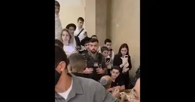 תיעוד זריקת שתי מלחיות לעבר בנט תיעוד זריקת שתי מלחיות לעבר בנט