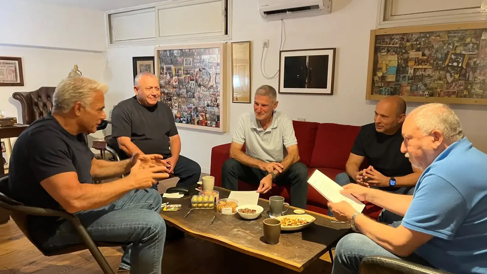 ראשי גוש השינוי נפגשו בביתו של יאיר לפיד ראשי גוש השינוי נפגשו בביתו של יאיר לפיד