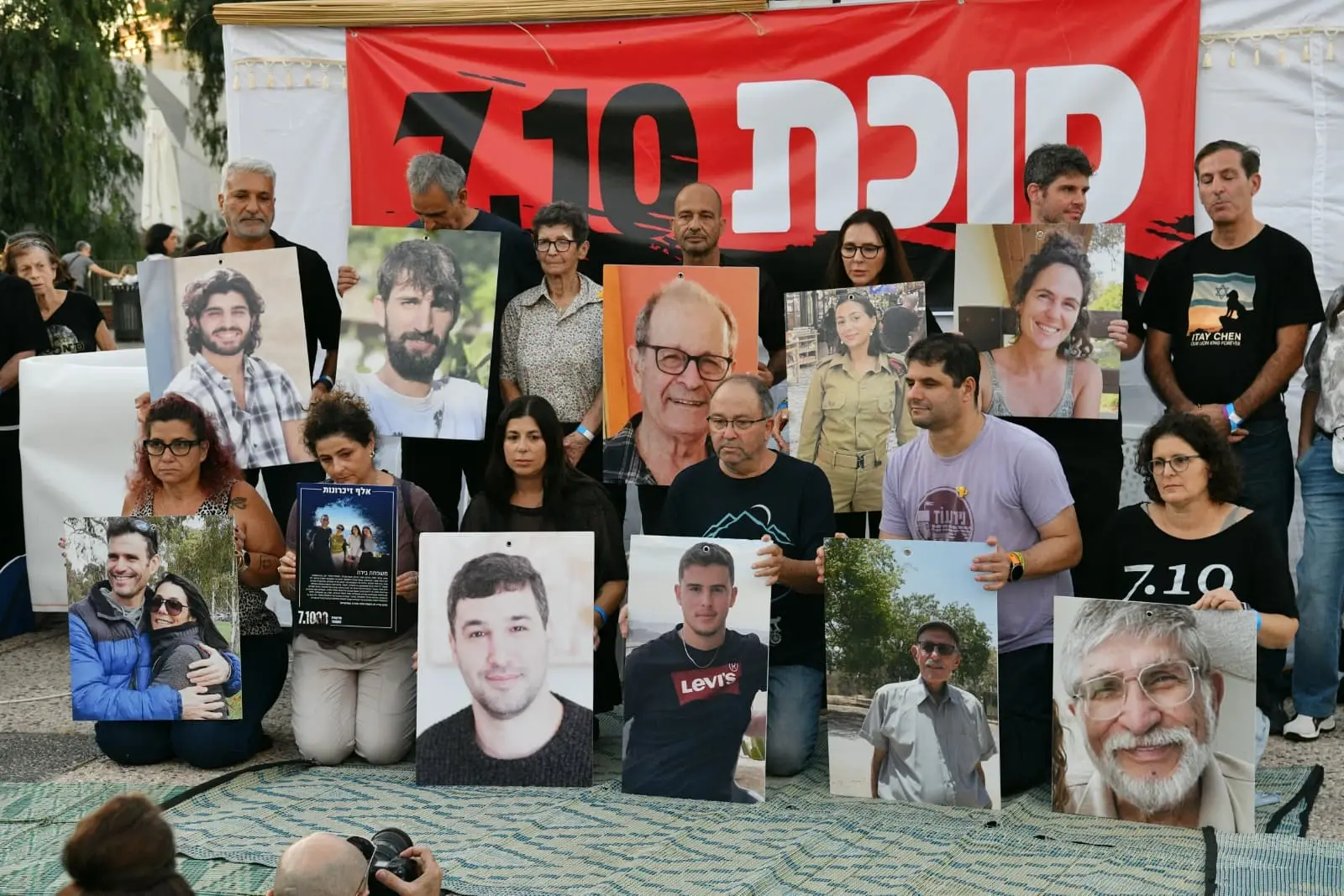 משפחות החטופים ונפגעי שבעה באוקטובר "סוכת המחדל", כיכר החטופים, 27 בספטמבר 2026 משפחות החטופים ונפגעי שבעה באוקטובר "סוכת המחדל", כיכר החטופים, 27 בספטמבר 2026
