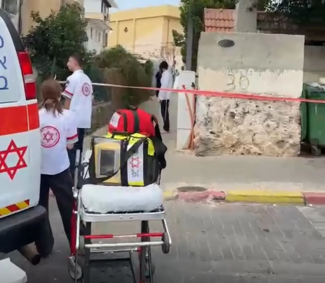 עובר אורח בן 15 נפצע קשה בחולון מפיצוץ מטען חבלה עובר אורח בן 15 נפצע קשה בחולון מפיצוץ מטען חבלה