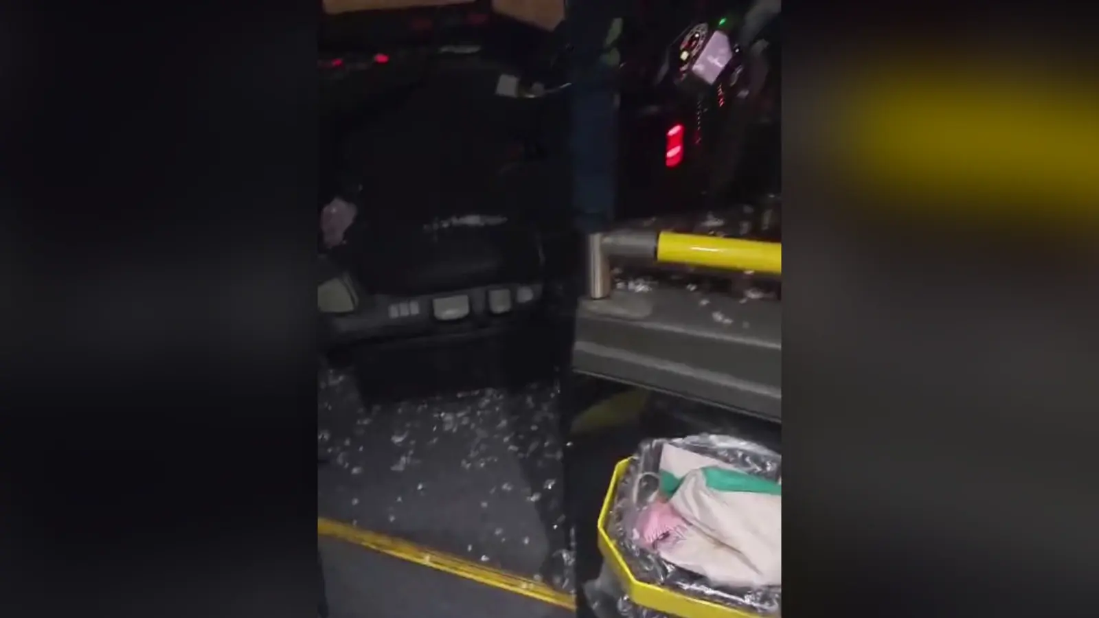 נהג האוטובוס נפגע בעיניו לאחר שנחסם ע"י רכב פרטי והותקף, ירושלים נהג האוטובוס נפגע בעיניו לאחר שנחסם ע"י רכב פרטי והותקף, ירושלים