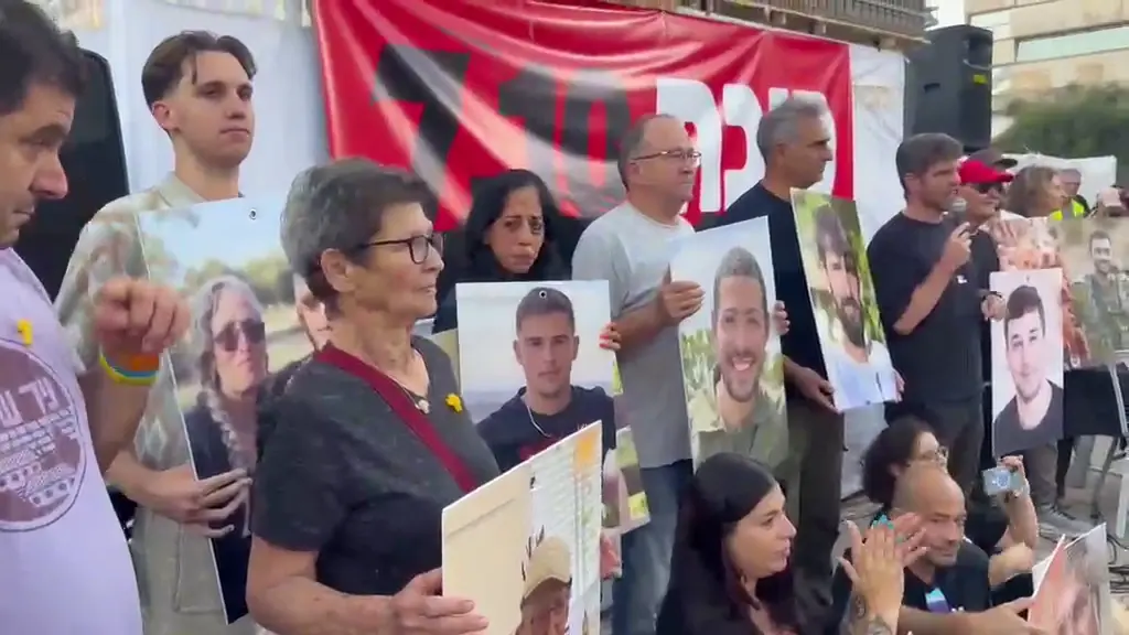 יוכבד ליפשיץ בסוכת מחדל 7.10, כיכר החטופים, 28 בספטמבר 2026 יוכבד ליפשיץ בסוכת מחדל 7.10, כיכר החטופים, 28 בספטמבר 2026