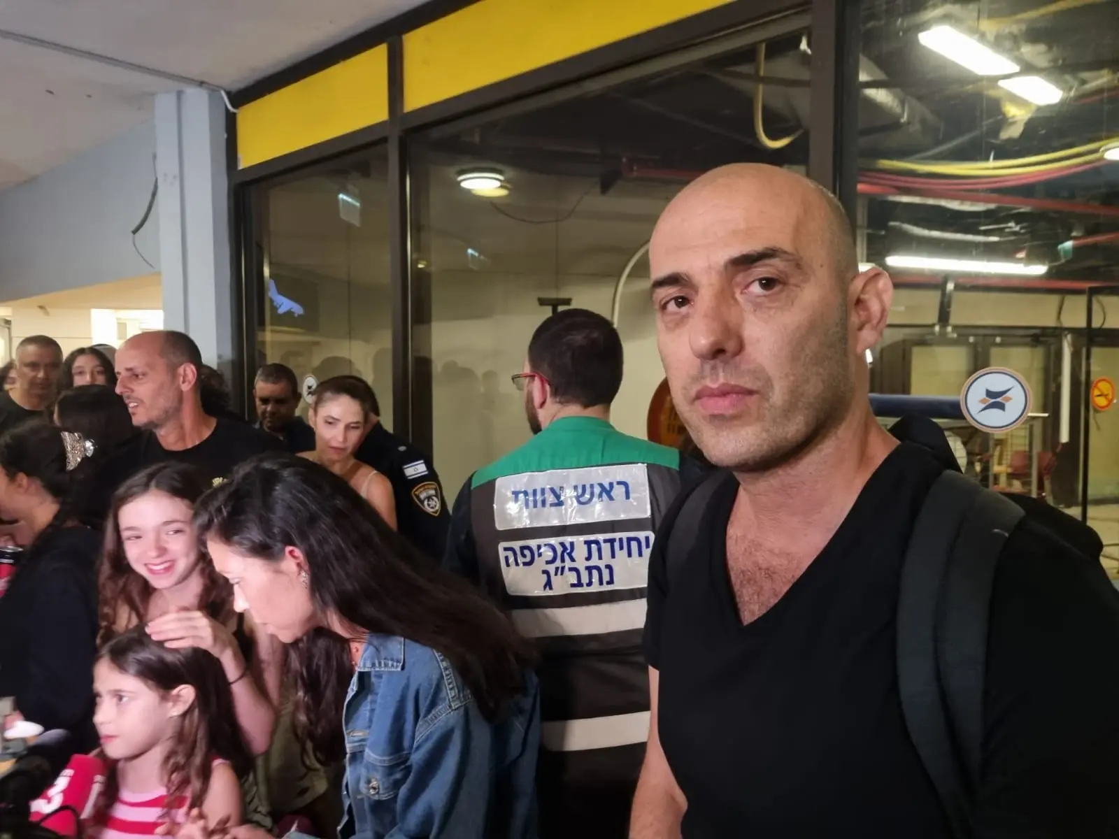 צביקה, אחד הנוסעים שעזר במטוס צביקה, אחד הנוסעים שעזר במטוס